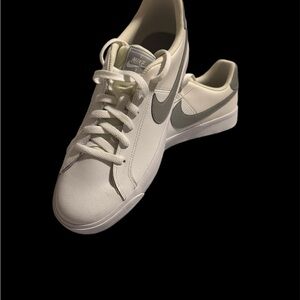 Nike Mens White and Gray Sneakers 10